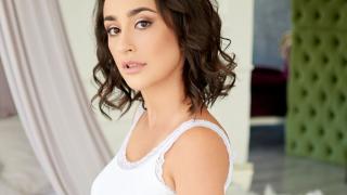 NadyaRey Snapshot